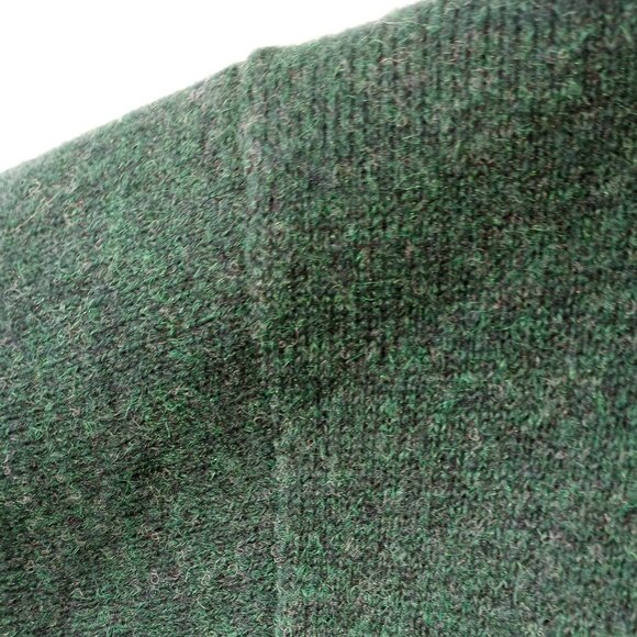 'Lucky' Vee neck L/S Sweater Size M Solid Green EUC - Picture 11 of 13